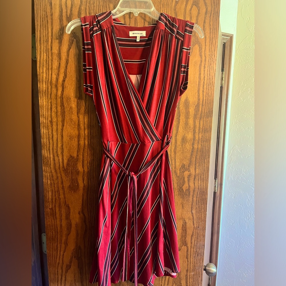 ELEGANT STRIPED WRAP DRESS